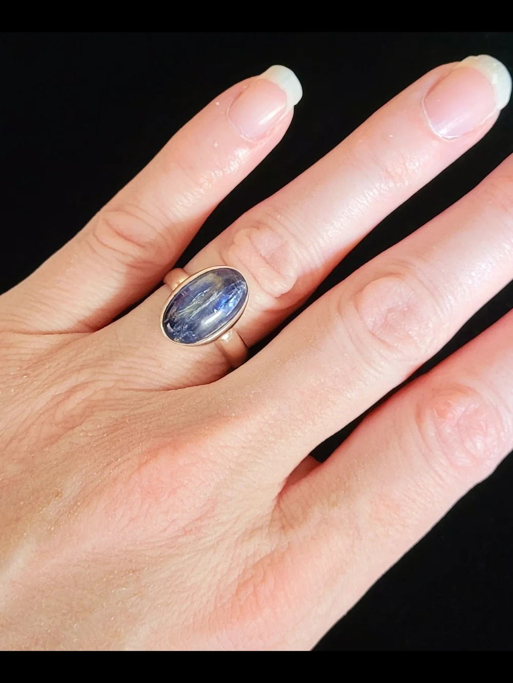 Natural Blue Kyanite Oval shaped 925 Sterling Silver Ring size 8, Brand new